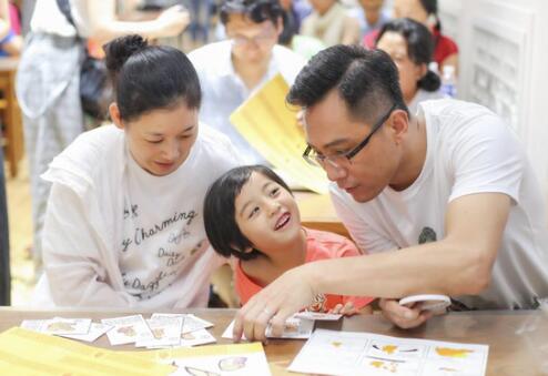 网友故宫偶遇刘烨 铜狮子金麒麟都不如火华社社长吸引人！