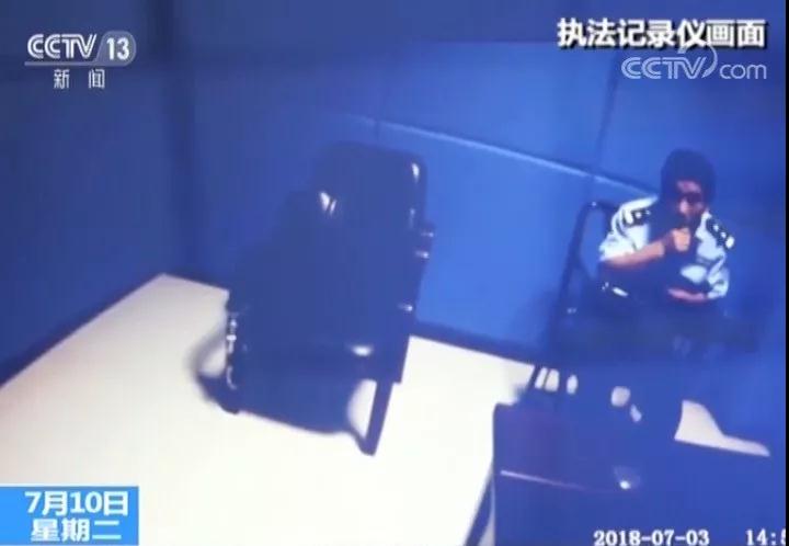 假扮交警拦车收钱 这次李鬼碰上李逵看看你怎么办吧？