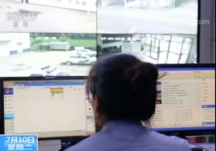 假扮交警拦车收钱 这次李鬼碰上李逵看看你怎么办吧？