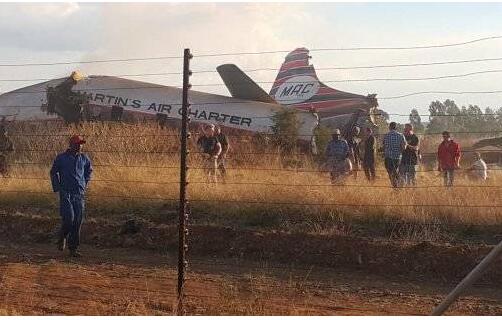 起飞后撞上一栋建筑！南非首都飞机坠毁 救援正紧张展开