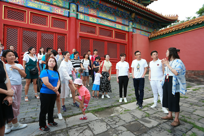 网友故宫偶遇刘烨 原来是和张浩天马兴文一起帮自闭症儿童“进宫找瑞兽”