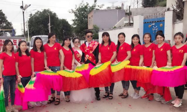 山西男子结婚 11个姐姐每人出两万帮买房 姐多就是幸福！