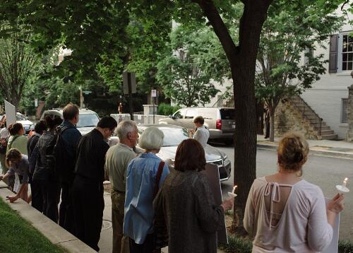 孩子们不应该关在笼子里!伊万卡遭邻居抗议:受够你爸了!