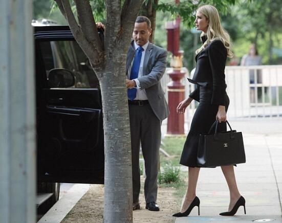 孩子们不应该关在笼子里!伊万卡遭邻居抗议:受够你爸了!