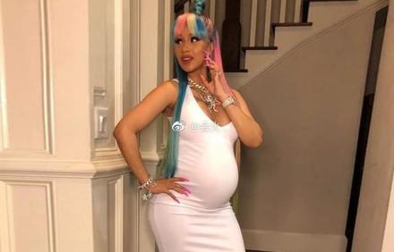 恭喜Offset Cardi B宣布当妈！挺孕肚还被网友赞身材好！