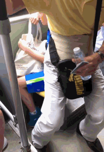 直接用屁股坐身上！老人威胁男童让座 骂骂咧咧直接把祖国的花朵整蒙了