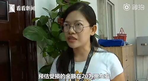 这是要起飞的节奏啊！男子试驾五菱神车连撞捷豹宝马等8辆车 4S店损失20万要其全赔