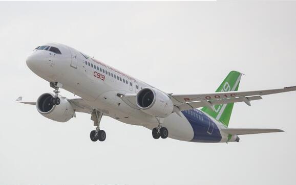 C919首次空中远距离转场！102架机稳降东营机场