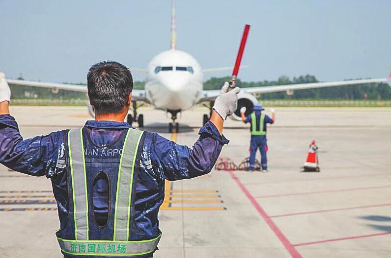 单日发送旅客超5万人次 济南机场今年暑运有点