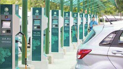 充电桩车位经常被占 场地停车费加重负担 新能源汽车充电难题待破解