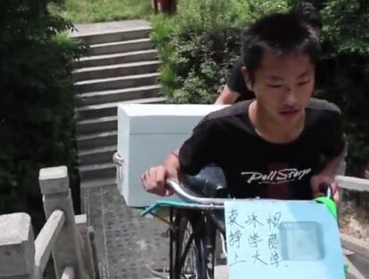 自力更生问心无愧!卖冰棍攒大学学费 1根1块钱开学前要卖7000根