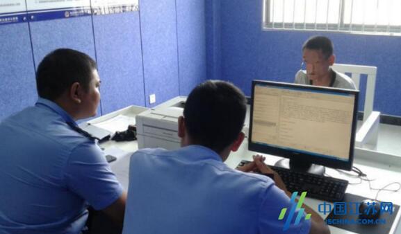 看鞋架现惊人秘密！民警慰问特困户一眼揪出盗窃犯 魅影盗贼落网