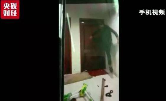 太吓人了!暴力催债视频流出 珍爱生命远离非法校园贷