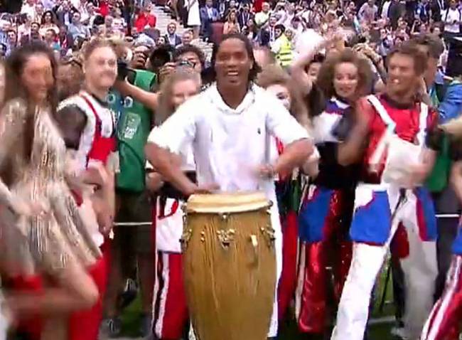 好久不见！小罗惊现闭幕式 非洲手鼓打的那叫一个溜儿