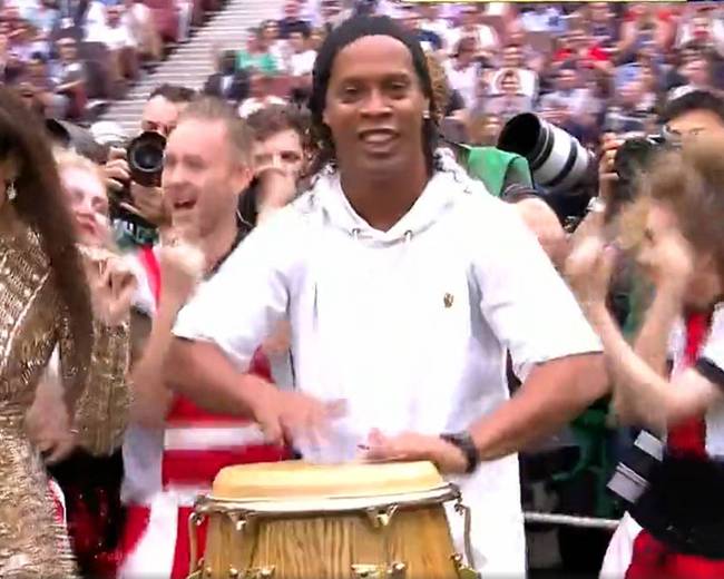 好久不见！小罗惊现闭幕式 非洲手鼓打的那叫一个溜儿