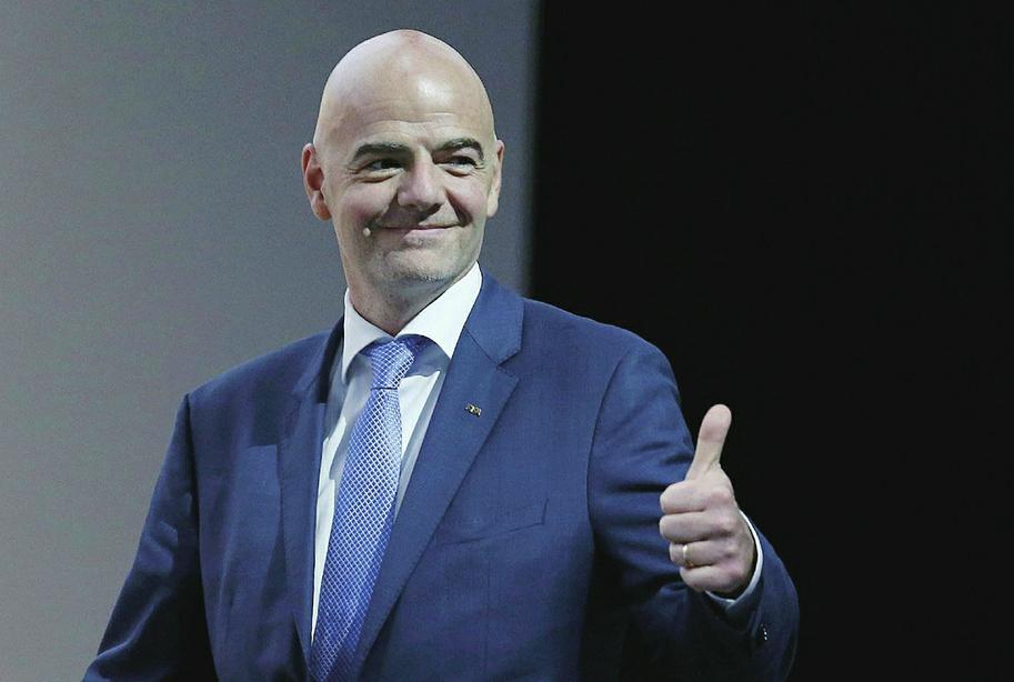 国际足联主席因凡蒂诺:请大家体验穿着棉袄围着火锅看世界杯!