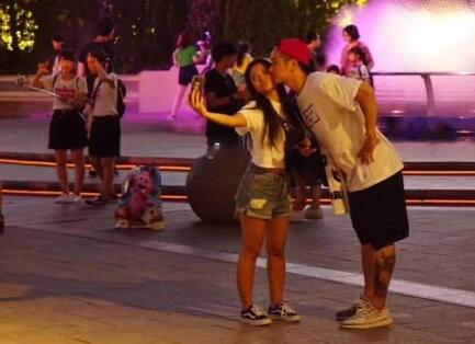 是日本女孩?蒋劲夫公开恋情 女友正面照曝光 出柜传闻不攻自破