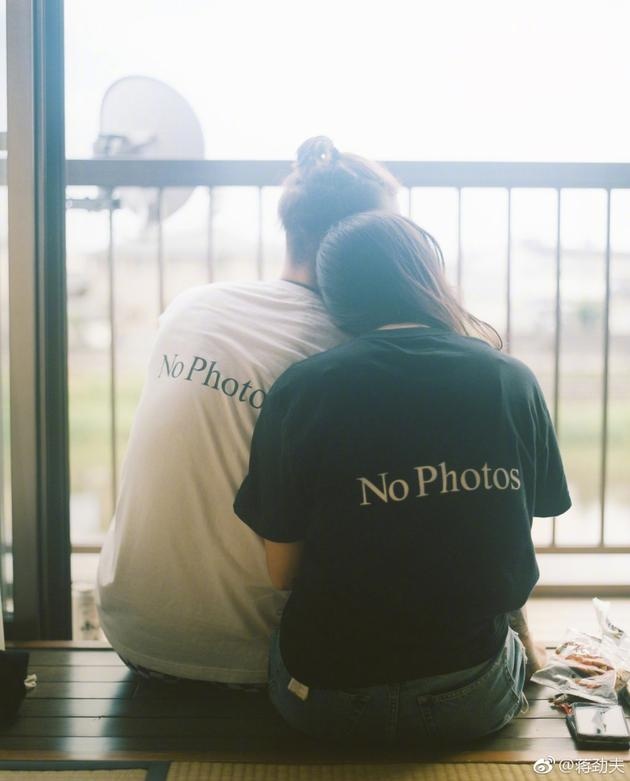 太热只穿一条内裤?蒋劲夫晒照公开恋情 日本留学“收获颇丰”