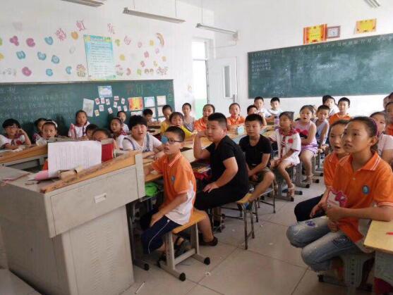 我们来到刚家村小学--山东师范大学6名大学生暑假支教