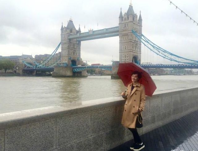 孙俪晒历年与伦敦塔桥合影 网友调侃：咋没邓超呢？