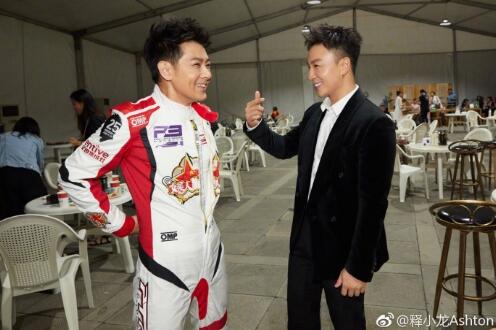 24年后旋风合体！林志颖释小龙同框 网友:你已长大他还未老