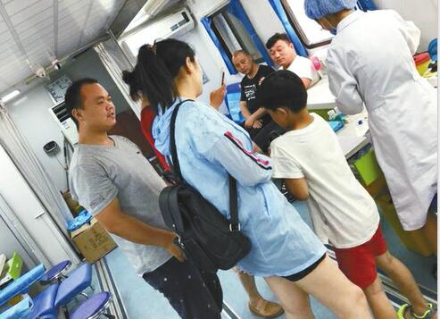 聊城特重烧伤双胞胎牵动市民心 148人献血48350毫升