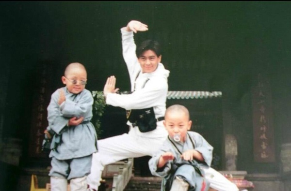 80后要哭!释小龙林志颖同框 《旋风小子》默契搭档看起来竟像同龄人