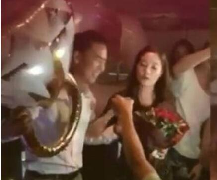 永远幸福满满!柯有伦求婚 瞒着女友精心策划浪漫求婚