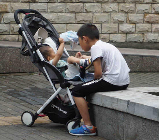 二孩时代，老人“松绑”的日子遥遥无期