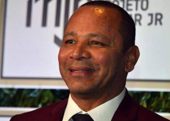 高级黑?内马尔父亲辱骂记者 