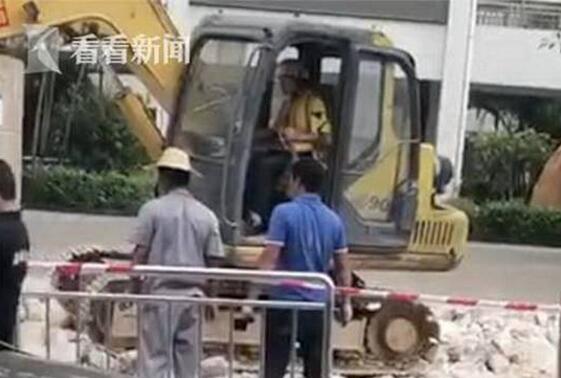 真相哭笑不得!外卖员帮开挖掘机 事件原委及经过梳理爆出惊人内幕