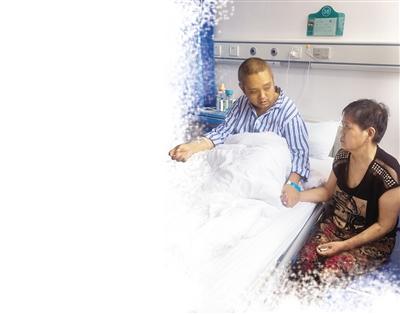 男子癌症晚期坚持开网约车 只为给尿毒症妈妈攒点钱