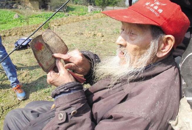 邱少云战友:就算看到邱少云被大火焚烧 也不能擅动