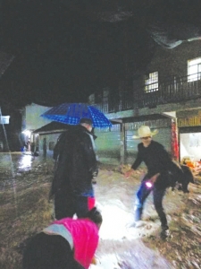 紧急转移！四川村民山洪来前被叫醒 不到20分钟疏散完毕