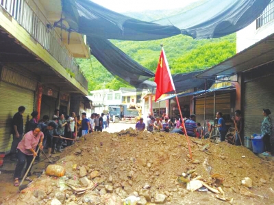 紧急转移！四川村民山洪来前被叫醒 不到20分钟疏散完毕