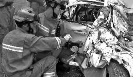 车体严重变形！京昆高速7车连撞追尾 1人被困不幸身亡