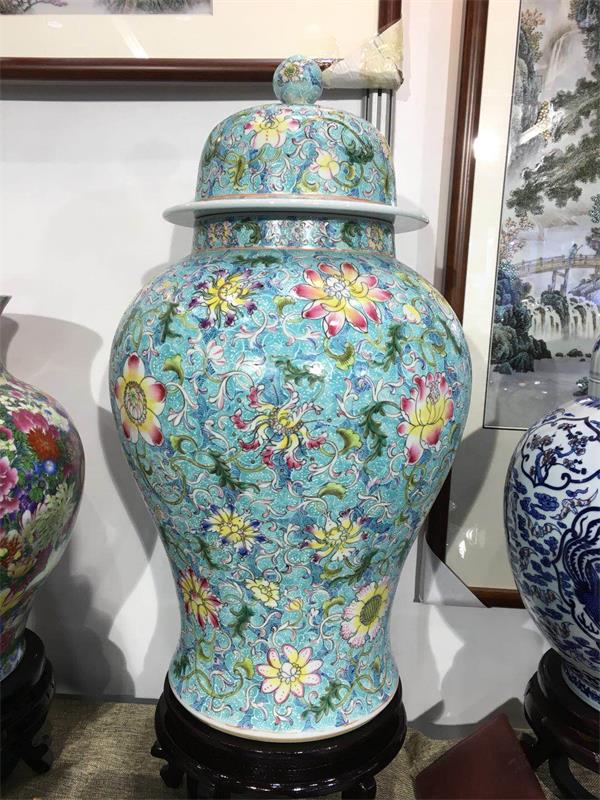 艺博会上赏樊波陶瓷艺术之美