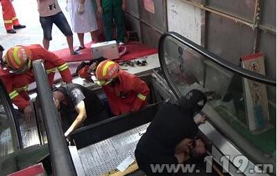 湖南：扶梯卡住女童手臂皮肉绞伤 做保肢手术在重症监护室观察