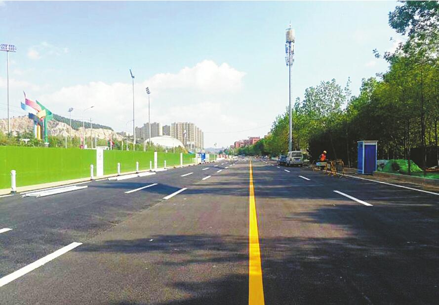 尘不离地面 泥不出工地 凤鸣路北段打造文明施工典型示范工程