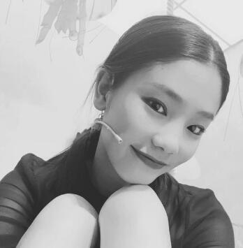 晒甜笑照 王艺疑回应出轨：打不死我只会让我变得更坚强