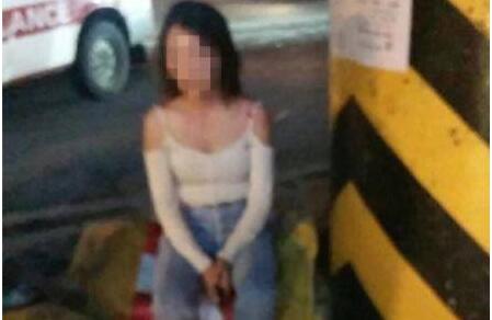 现场实拍! 90后女司机酒驾撞洒水车 原委经过及详情还原