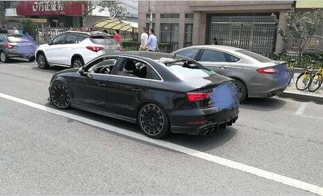 北京西城阜外:奥迪撞飞出租司机 出租司机钢管砸奥迪