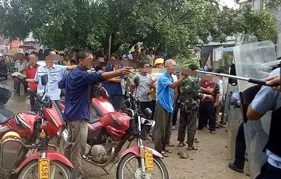 嚣张skr了！执法遭两百人追打 广西扶绥140余人被采取强制措施