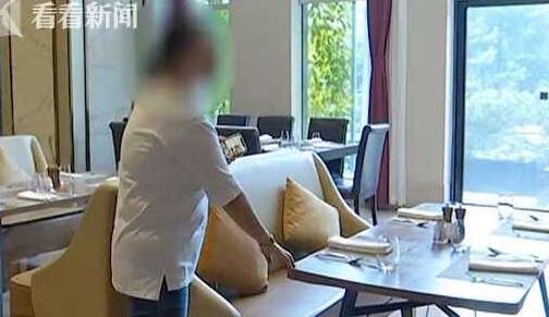 龙虾里吃出口香糖店家神回复：口香糖是龙虾吃的