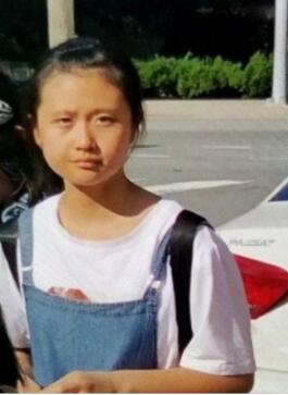 吓skr人了!中国女孩在美被绑 嫌疑犯给她吃的具体怎么回事