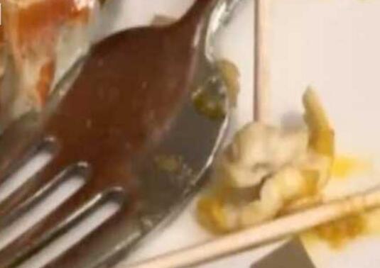 你的益达?龙虾里吃出口香糖 龙虾:不,是你的益达!