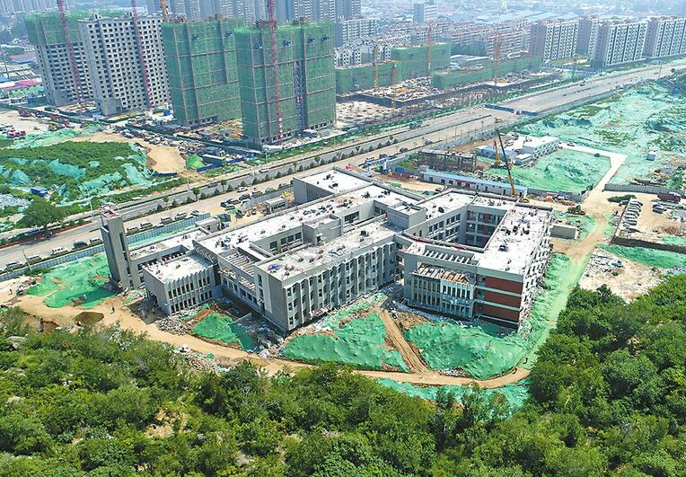 旧村改造空地建起小学校园