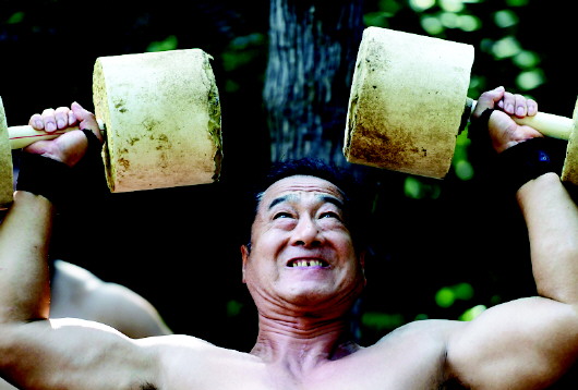 济南英雄山上有个DIY的露天健身房