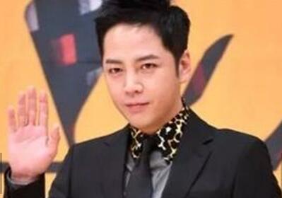 一众欧巴开启军旅生涯:赵权入伍剃短发 张贤胜入伍地点不公开