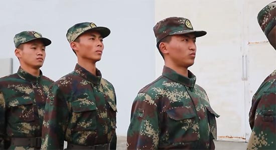 “爸爸妈妈，我亲手将一枚导弹送上了蓝天”